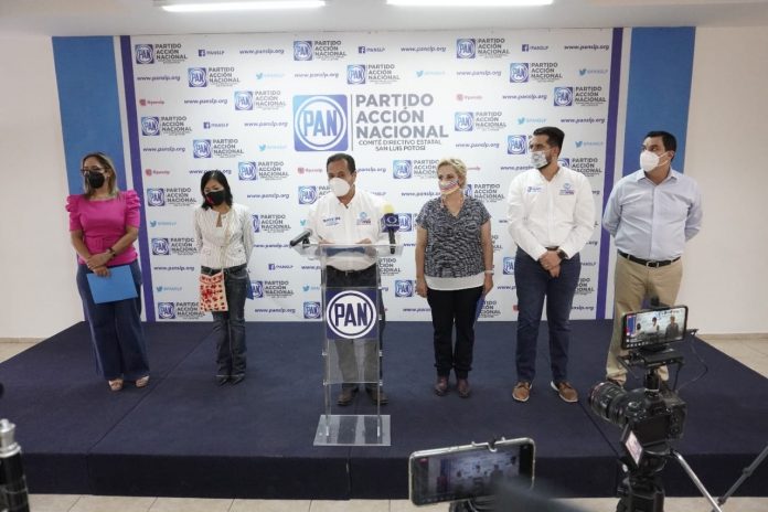 ES JUSTO QUE TAMBIÉN LOS CHÓFERES DE TRANSPORTE PÚBLICO TENGAN SU LICENCIA GRATUITA: DIPUTADAS Y DIPUTADOS DEL PAN