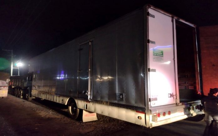 CAMIÓN ROBADO CON MOTOCICLETAS Y LÍNEA BLANCA EN PLENO BUEN FIN