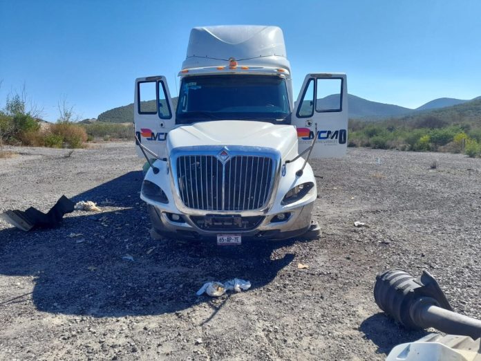 RECUPERAN TRACTOCAMIÓN ROBADO EN VILLA HIDALGO