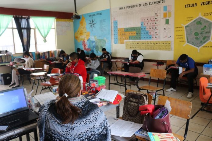 410 MIL ESTUDIANTES SE MANTIENEN EN CLASES PRESENCIALES EN SLP