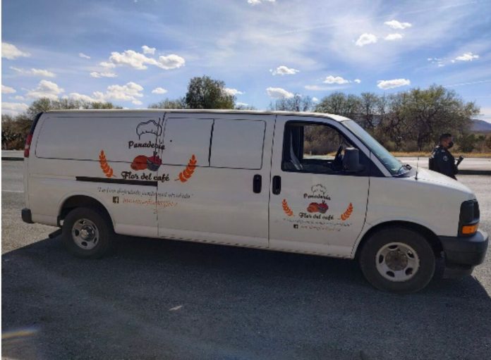 DETIENEN CAMIONETA CON 23 INDOCUMENTADOS GUATEMALTECOS