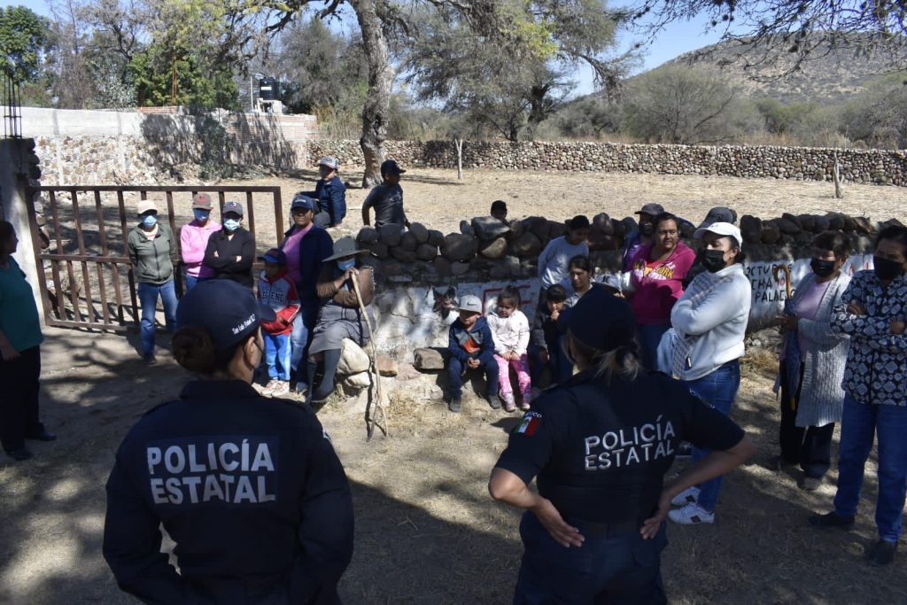 ENTREGAN COBIJAS Y JUGUETES EN COMUNIDADES DE STA. MARIA DEL RÍO Y VILLA DE REYES