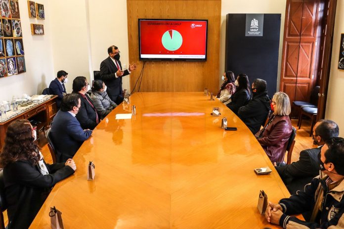 MÁS PROFESORES DE TIEMPO COMPLETO EN UNIVERSIDAD