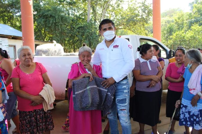 ENTREGAN APOYOS SOCIALES EN LA COMUNIDAD CHOCOYO CHALCO