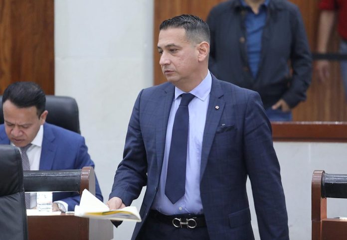 diputado congreso traje